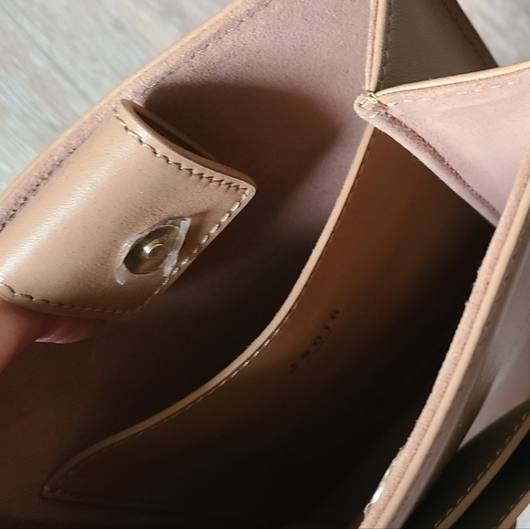 Avant garde leather shoulder bag - Picture 6 of 8